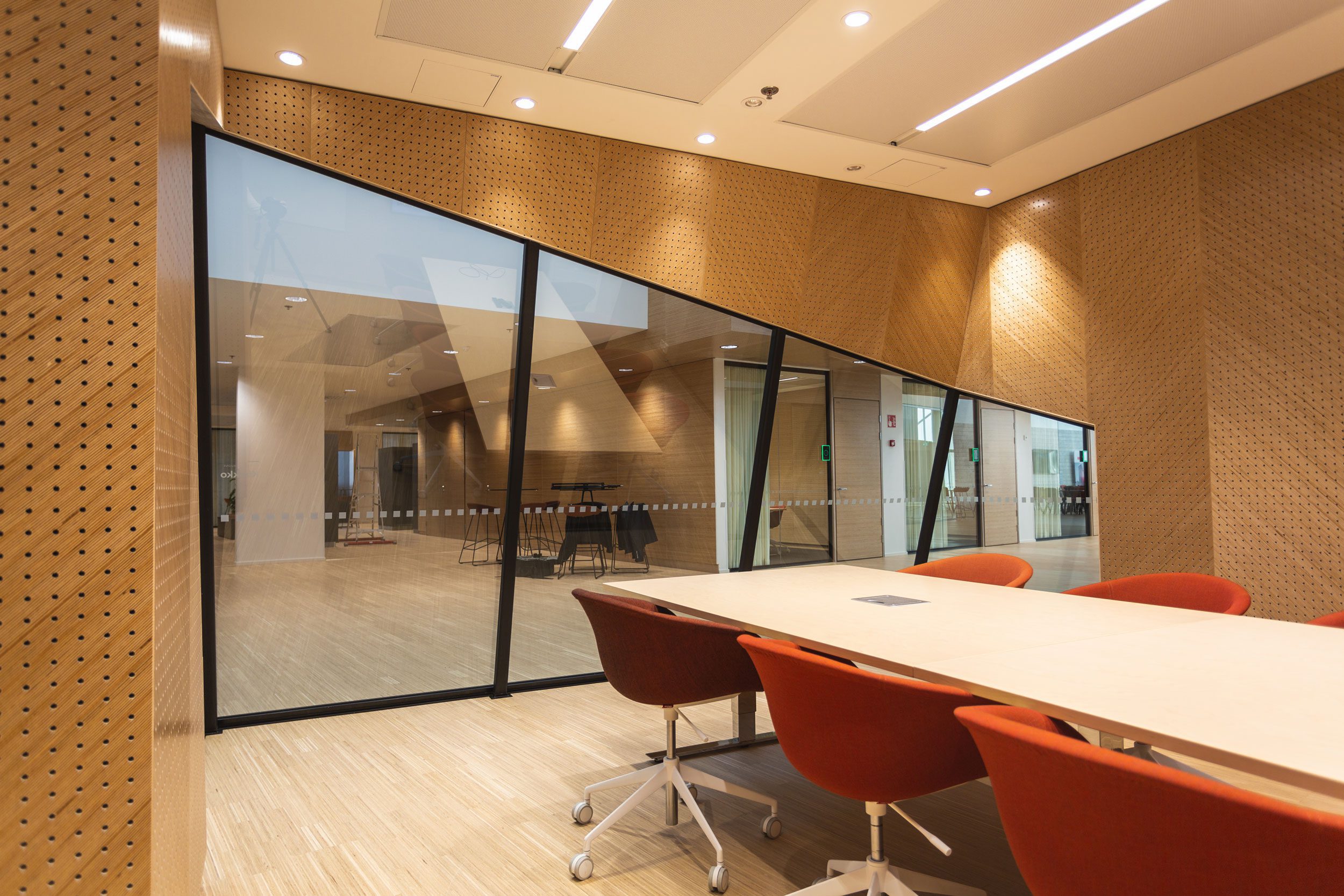 Scanmikael monimuotoinen lasiseinä_ABB, Vaasa