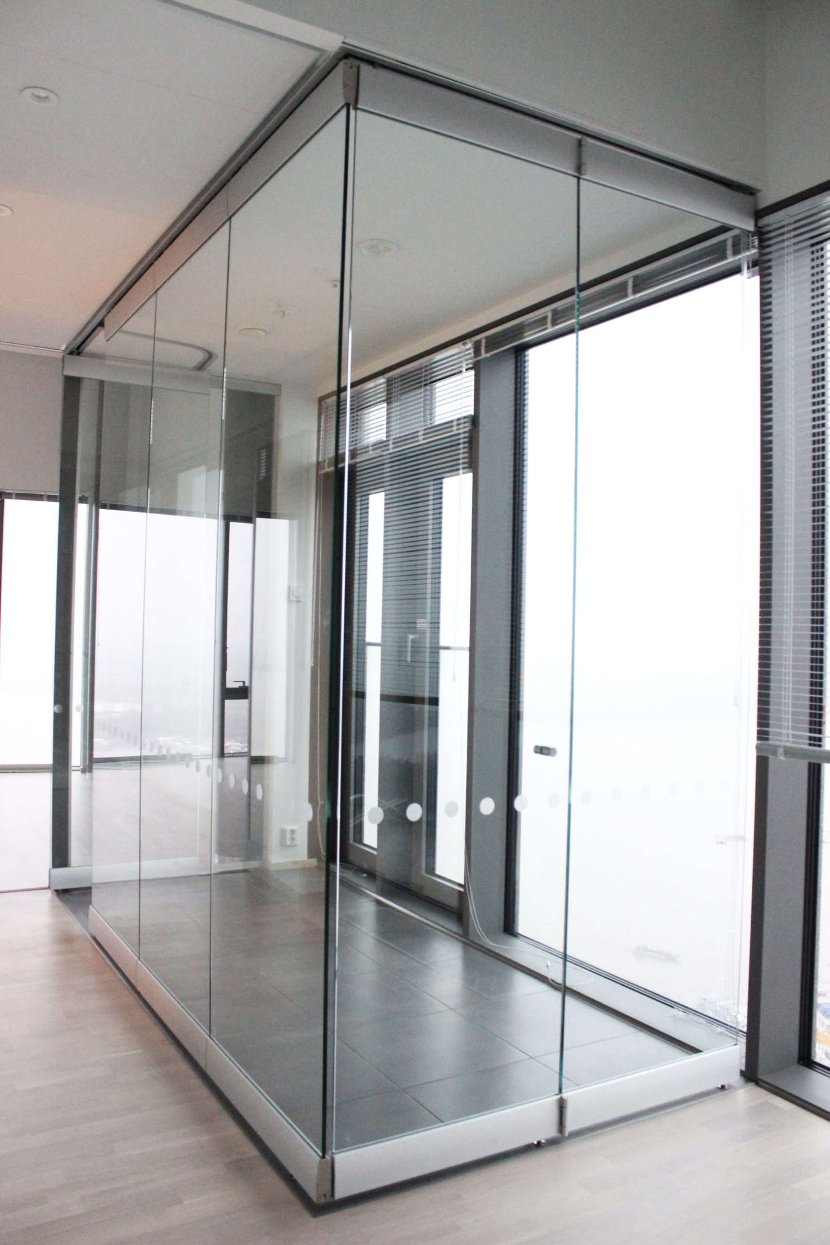 Lasisiiirtoseinä, Scanmikael